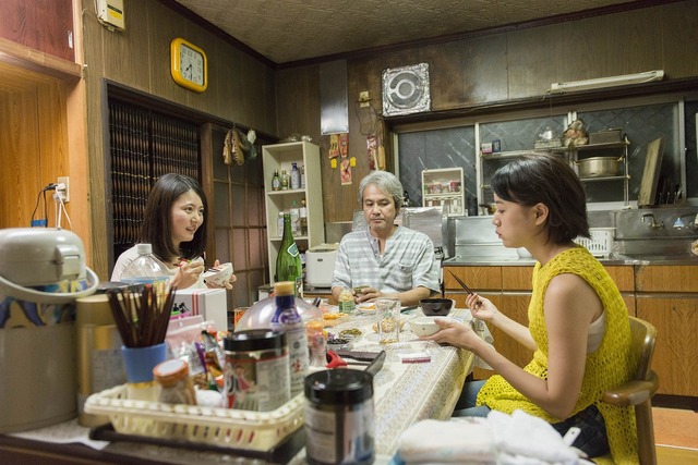 『映画 夜空はいつでも最高密度の青色だ』（C）2017「映画 夜空はいつでも最高密度の青色だ」製作委員会