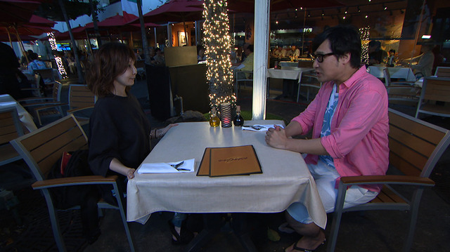 第13話 エビアンと侑哉 クリスマスデートでの食事&プレゼント交換のシーン