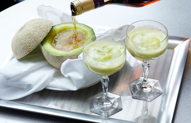 パレスホテル東京 ラウンジバー「プリヴェ」＿メロンとブランデーのラグジュアリーパンチ 14,000 円