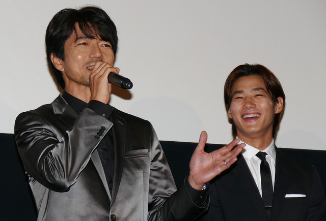 仲村トオル＆野村周平／『22年目の告白―私が殺人犯です―』初日舞台挨拶