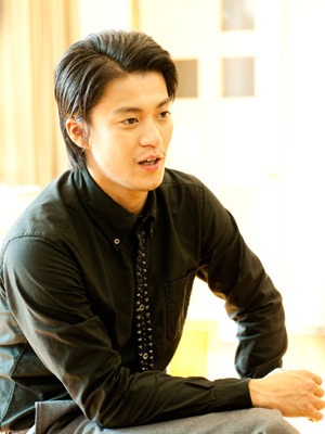 『シュアリー・サムデイ』　小栗旬監督　photo：Toru Hiraiwa