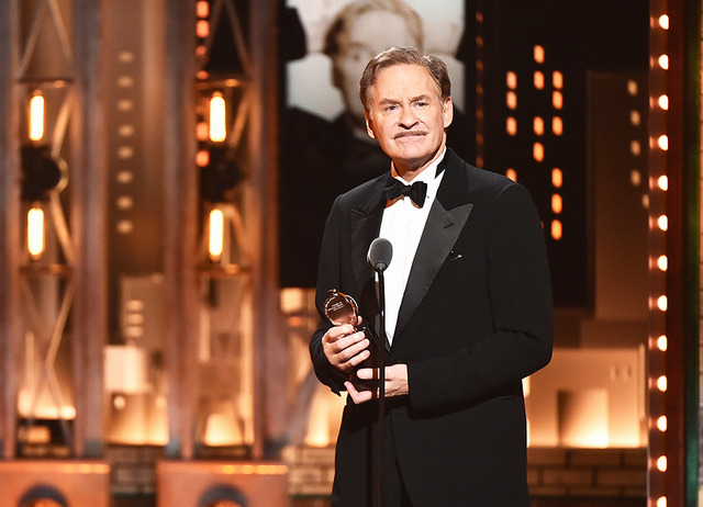 ケヴィン・クライン 「プレゼント・ラフター」第71回トニー賞授賞式-(C)Getty Images