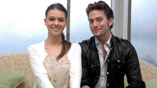 『エアベンダー』　ジャクソン・ラスボーン＆ニコラ・ペルツ