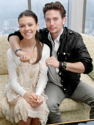 『エアベンダー』　ジャクソン・ラスボーン＆ニコラ・ペルツ