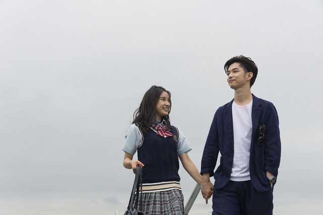 『兄に愛されすぎて困ってます』(C)2017「兄こま」製作委員会　　　　　　　　　　 (C)夜神里奈／小学館