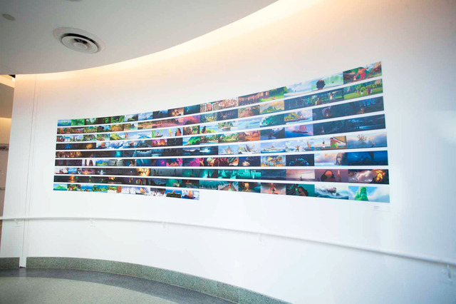 ポストカードを並べたカラースクリプト／ウォルト・ディズニー・アニメーション・スタジオ内『モアナと伝説の海』アートギャラリー