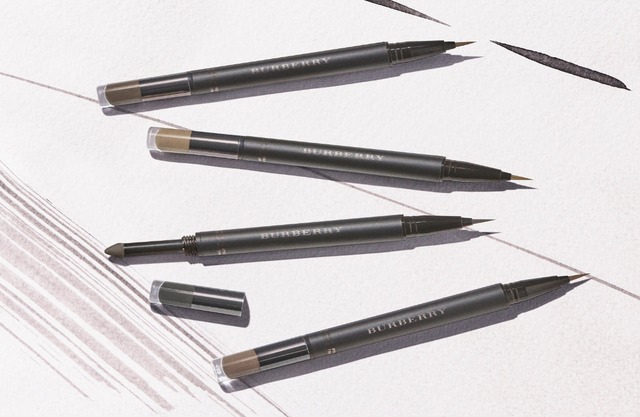 バーバリー ビューティ ボックス「.バーバリー キャットアイライナー＜アイライナー＞」と「.バーバリー フルブロウ＜アイブロウ＞」