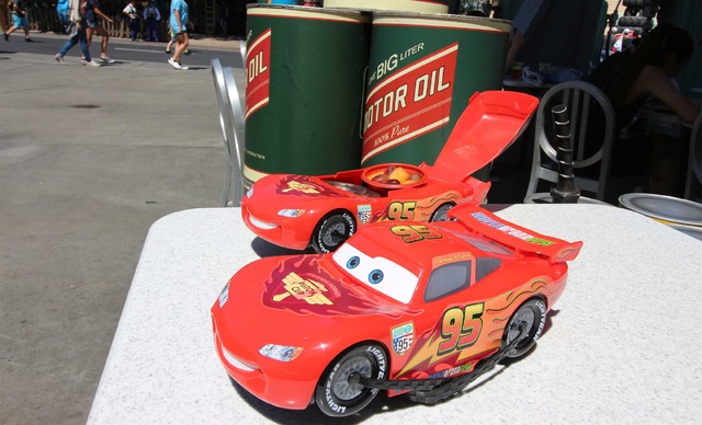 V8カフェのお子様ランチ／ディズニー・カリフォルニア・アドベンチャー・パーク「カーズランド」