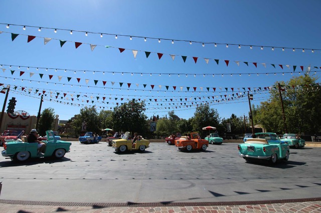 ローリッキン・ロードスター／ディズニー・カリフォルニア・アドベンチャー・パーク「カーズランド」