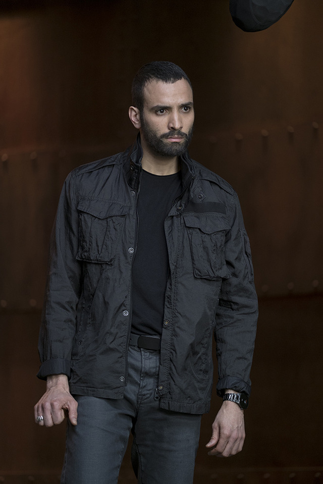 マリク役（マーワン・ケンザリ）cv 鈴木達央　『ザ・マミー／呪われた砂漠の王女』（C）Universal Pictures