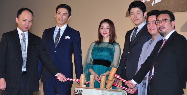 『忍びの国』初日舞台挨拶