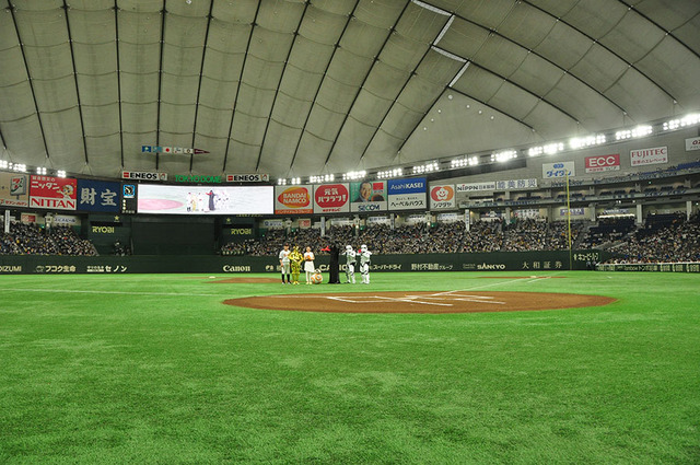 『スター・ウォーズ／最後のジェダイ』始球式