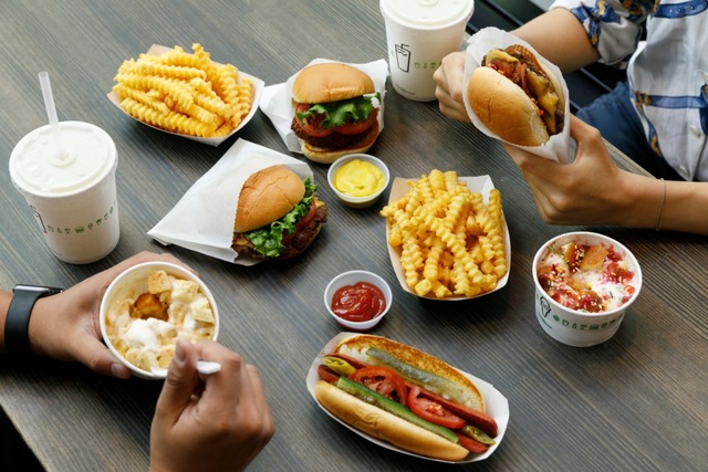 NY発「シェイク シャック」4号店が新宿サザンテラス内にオープン!