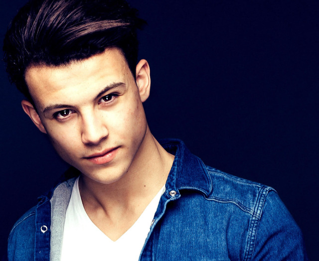 『HiGH＆LOW THE MOVIE 2／END OF SKY』挿入歌を歌うValentine　-(C)2017「HiGH&LOW」製作委員会