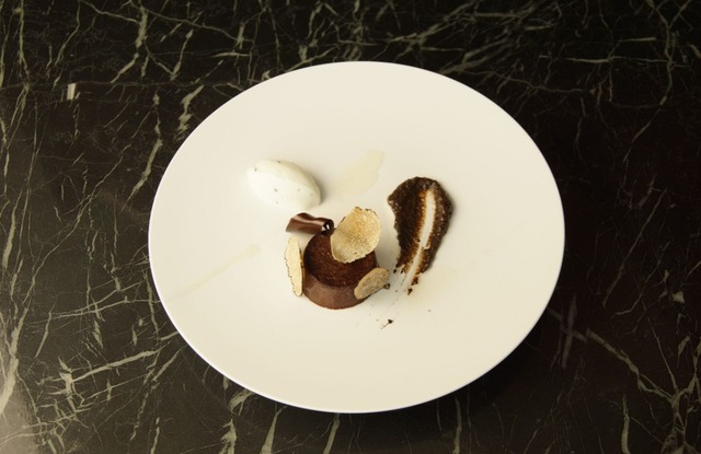 フランス発トリュフ専門店「Artisan de la TRUFFE Paris」＿トリュフにまみれたボネ