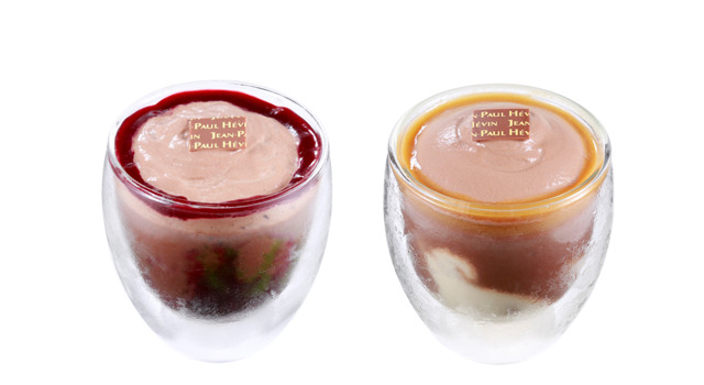 ジャン＝ポール・エヴァン「グラス ピレ」_左：グラス ピレ オ ショコラ カシス　右：グラス ピレ オ ショコラ ミラベル