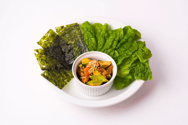 「アボカド・マグロ・搾菜（ザーサイ）のコリアンディップ」／「HangOut HangOver」