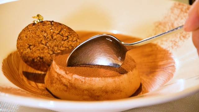 エレガントなイタリアンスタイルカフェ「エンポリオ アルマーニ カフェ」表参道