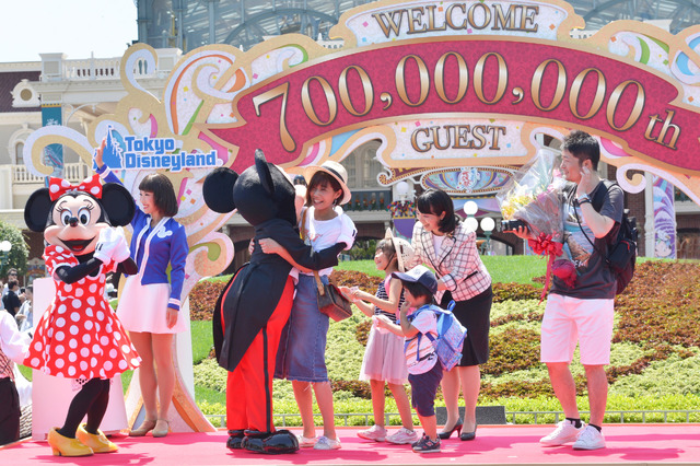 【ディズニー】パーク累計入園者数が7億人突破！ランド開園から34年108日目での到達