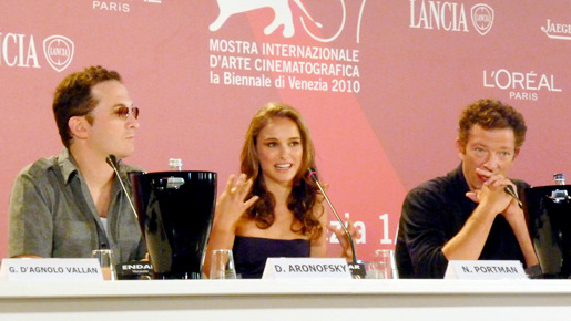 『ブラック・スワン』記者会見　（左から）ダーレン・アロノフスキー監督、ナタリー・ポートマン、ヴァンサン・カッセル　photo：Ayako Ishizu