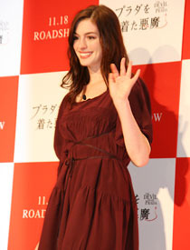『プラダを着た悪魔』アン・ハサウェイ来日記者会見