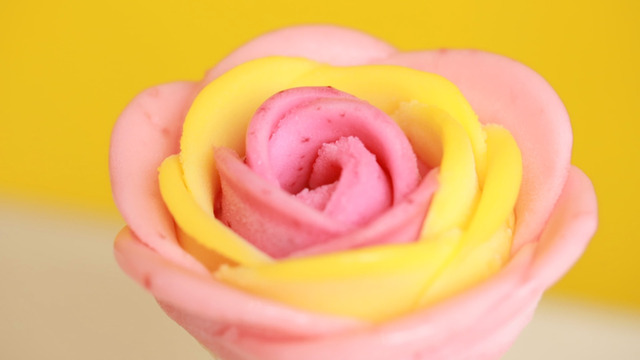 写真を取らずにいられない！ かわいすぎるお花ジェラート 