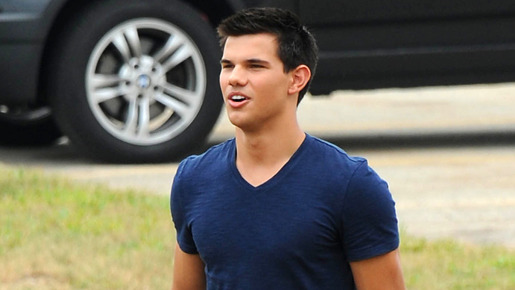 『Abduction』（原題）撮影現場のテイラー・ロートナー　-(C) AFLO