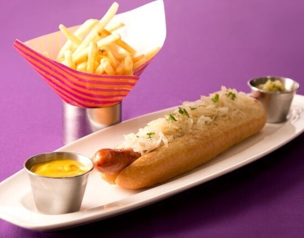 セレンディピティスリー「ザ・フットロング ホットドッグ」