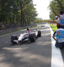 映画にまつわるファッション小噺 vol.13　案外、かっこいい!?　F-1レーサー　サブ1