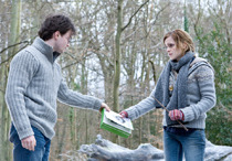 『ハリー・ポッターと死の秘宝 PART1』　-(C) 2010 Warner Bros. Ent.Harry Potter Publishing Rights (C) J.K.R.Harry Potter characters, names and related indicia are trademarks of and (C) Warner Bros. Ent. All Rights Reserved.