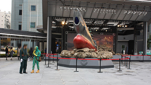 『キック・アス』宣伝マンが都内をパトロール