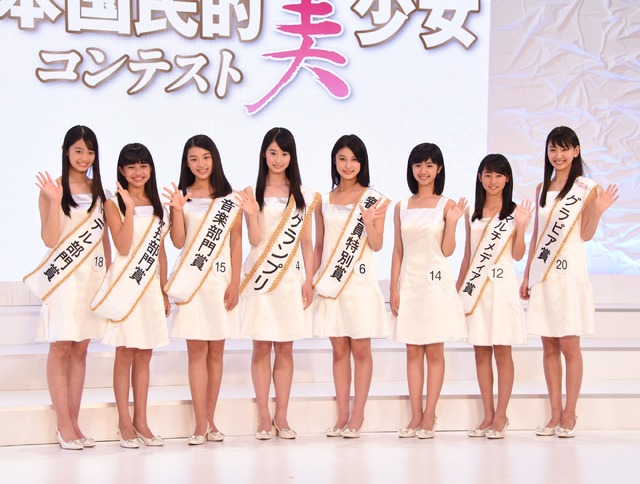 左から：谷口桃香さん、伊丹彩華さん、藤田桜恵香さん、井本彩花さん、玉田志織さん、石井薫子さん、竹内美南海さん、木下凜里乃さん／第15回全日本国民的美少女コンテスト