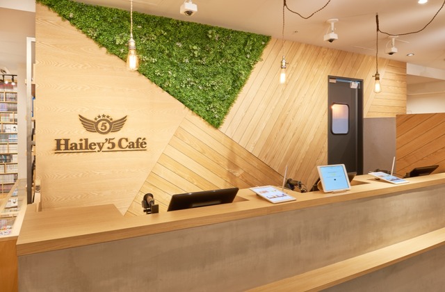 ハイリーファイブカフェ＿エントランス