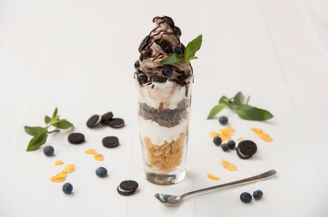 マックス ブレナー　チョコレートソフトクリームサンデー