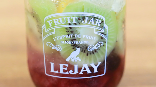 フルーツ超てんこ盛り！ 今話題の”食べるフルーツジャー”