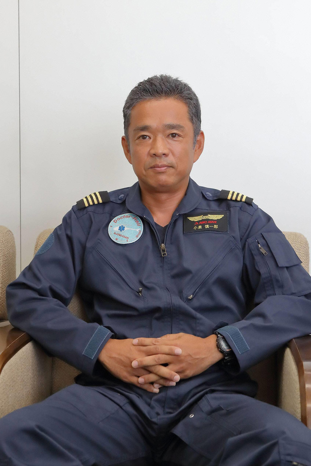 ドクターヘリのパイロットとして活躍中の小泉慎一郎氏-(C)フジテレビ