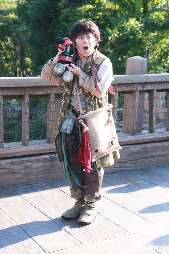 「ゲストを一人前の海賊にする参加型のアトモスフィア･エンターテイメント」