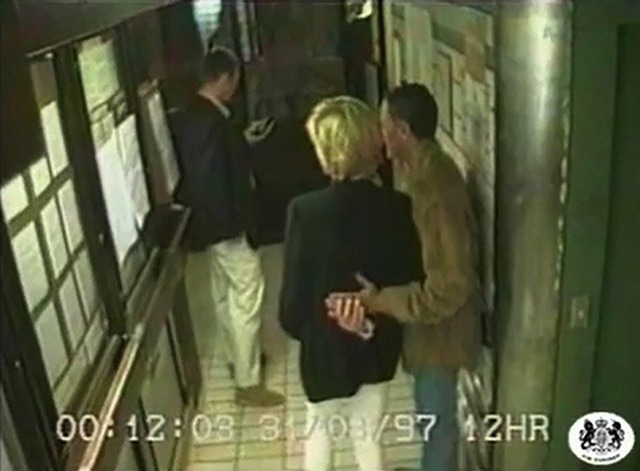 「衝撃の死から20年　新証言！悲劇のプリンセス・ダイアナ最後の1日 ～追跡！20年目の謎と真相、愛と哀しみの半生～」ホテル・リッツの防犯カメラが捉えたダイアナ元妃　（C）フジテレビ