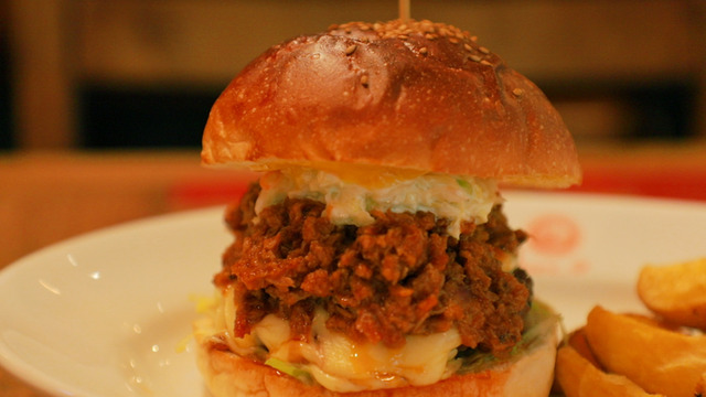 気分は西海岸！ カルフォルニア発の絶品炭火焼バーガー