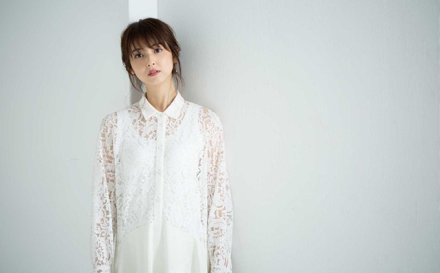 佐々木希 Huluオリジナル連続ドラマ「雨が降ると君は優しい」／photo：Nahoko Suzuki