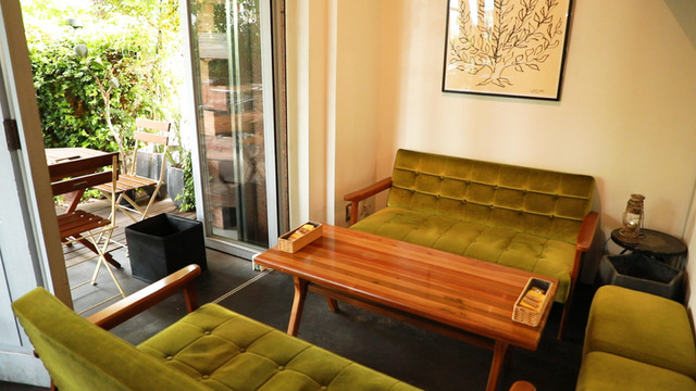 あのドラマのロケ地にも！ シンプルリュクスな大人カフェ