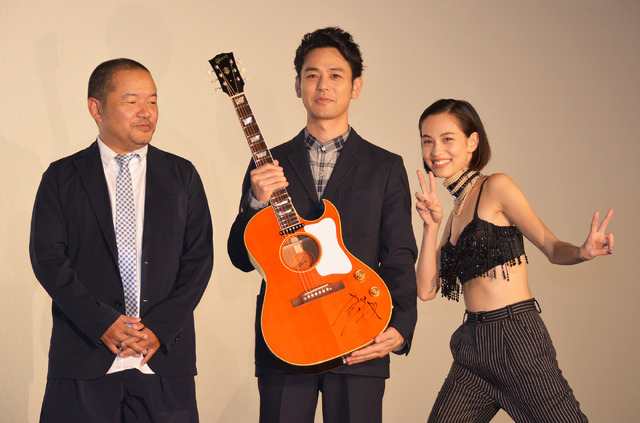 『奥田民生になりたいボーイと出会う男すべて狂わせるガール』初日舞台挨拶