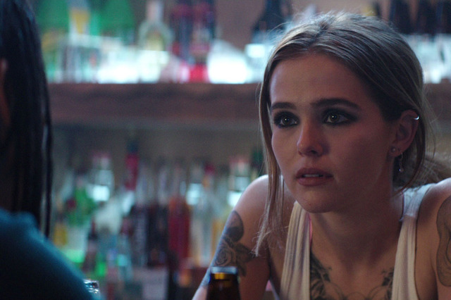 『ロキシー』　（C)VNR LLC. All Rights Reserved.