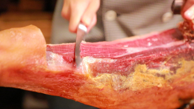 旅気分で本場を満喫！有機ワインと伝統的なスペイン料理に舌鼓