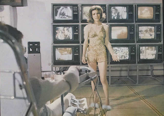 『地球に落ちて来た男』-(C) APOLLO