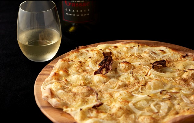 ピルエット「ポルチーニ茸のおおきなタルトフランベ」（500円）