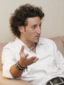 『unknown／アンノウン』サイモン・ブランド監督来日インタビュー サブ２