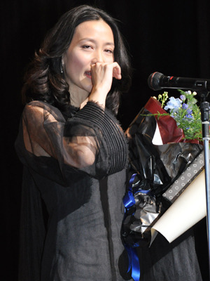 感極まり涙する一面も