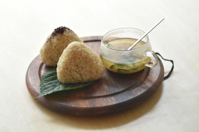 グロッサリー＆カフェ「L for You」　玄米おにぎり