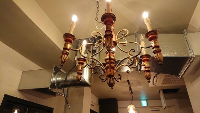 「ココロヲ・動かす・映画館○」（ココマルシアター）１F天井